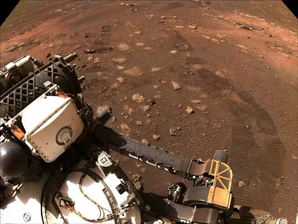 पर्सीवरेंस रोवर ने पहली बार मंगल ग्रह पर की चहलकदमी, 21 फीट तक चला; NASA ने तस्वीर साझा की