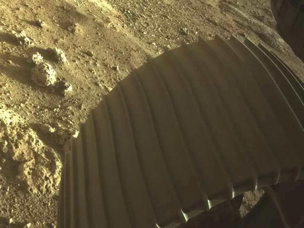 NASA Perseverance Rover Landing Video: नासा के पर्सिवियरेंस रोवर ने भेजी मंगल ग्रह की पहली फुटेज, देखें वीडियो