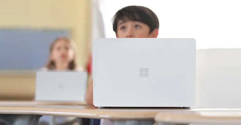 Microsoft Surface Laptop SE 