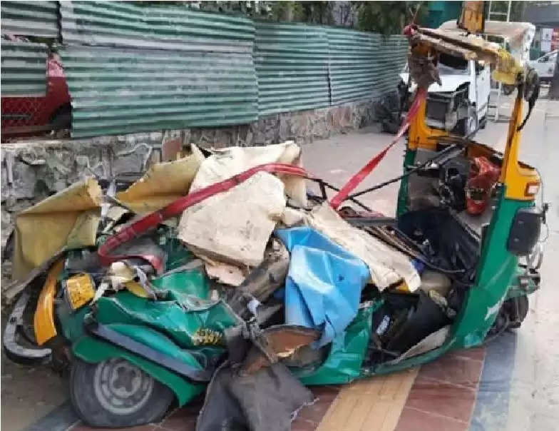 delhi IGS accident