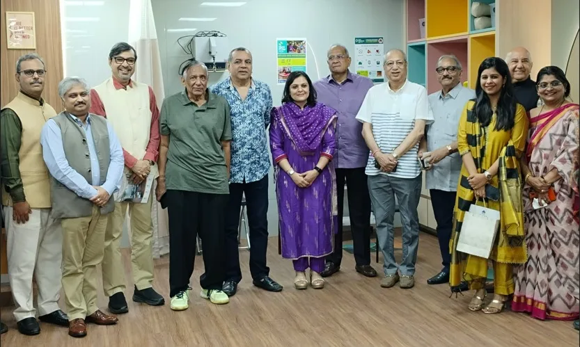 परेश रावल ने मुंबई में किया एसवीकेएम फिजियोथेरेपी क्लिनिक का उद्घाटन