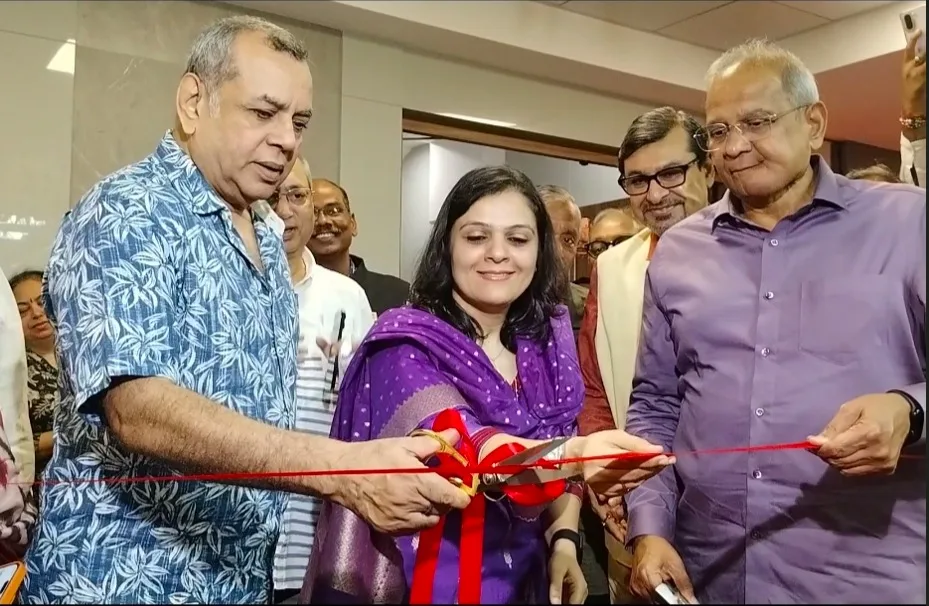 परेश रावल ने मुंबई में किया एसवीकेएम फिजियोथेरेपी क्लिनिक का उद्घाटन