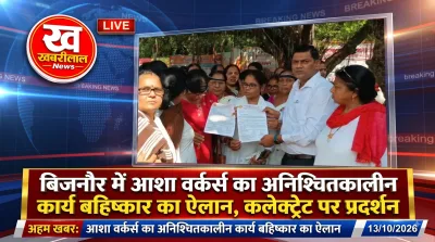 ASHA workers protesting at Bijnor Collectorate wearing black bands over their demands