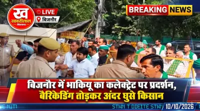 BKU farmers breaking police barricades during a protest at Bijnor Collectorate