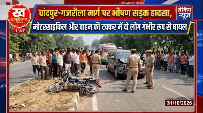 Bijnor Traffic Police and locals rescuing injured victims at Chandpur Gajraula road accident site
