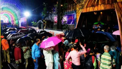 कोलकाता के चोरबागान दुर्गा पूजा पंडाल में भगदड़ : 18 लोगों की मौत, 24 से ज्यादा घायल; बारिश में भीड़ बढ़ने से धक्का–मुक्की के बाद हुआ हादसा