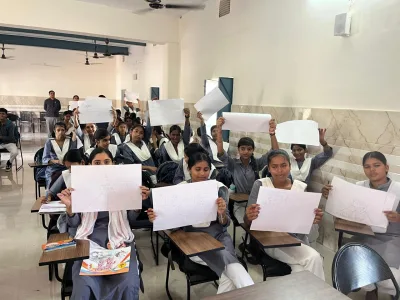शामली के बाबरी इंटर कॉलेज में ‘मेरे सपनों का भारत’ प्रतियोगिता में भाग लेते विद्यार्थी