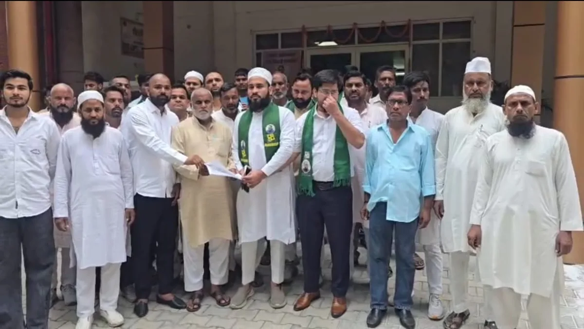 बिजनौर में बनखला मस्जिद विवाद को लेकर AIMIM कार्यकर्ताओं का कलेक्ट्रेट प्रदर्शन