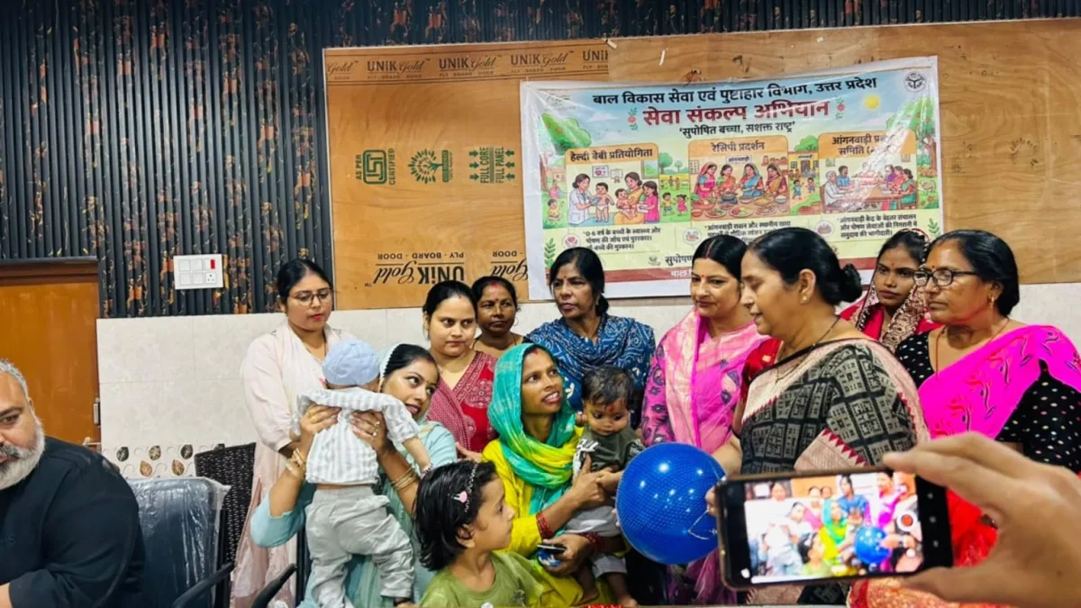 धामपुर में मुस्कान मिलन सेवा कार्यक्रम के दौरान गर्भवती महिलाओं की गोद भराई और बच्चों का अन्नप्राशन