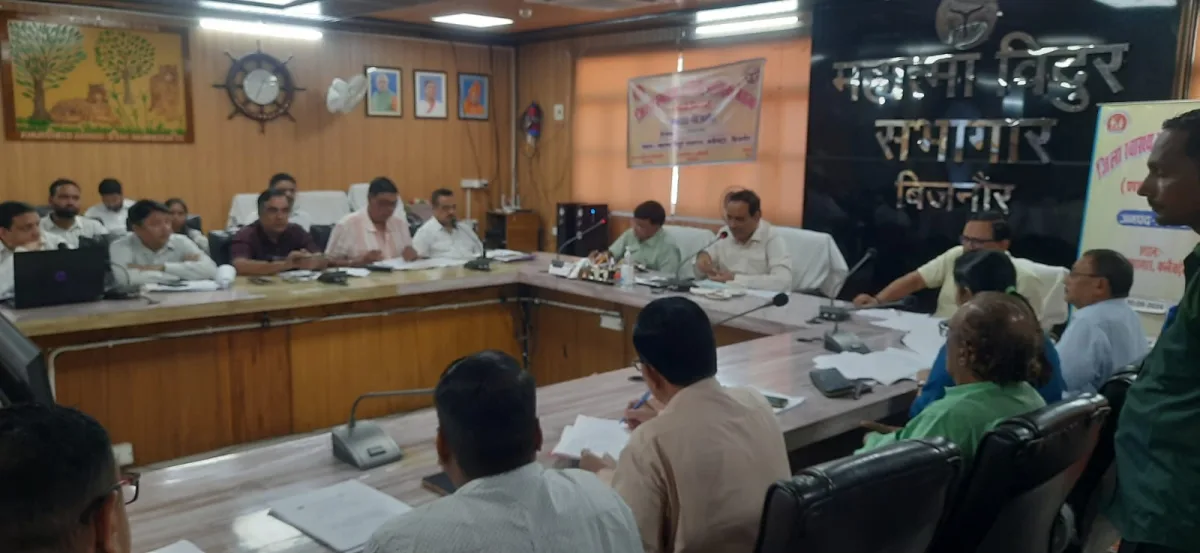 Bijnor DM Umess Pratap Singh reviewing Communicable Disease Control Campaign preparations
